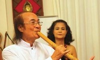 Народный артист До Лок обнаружил звук инструментов из камня и бамбука
